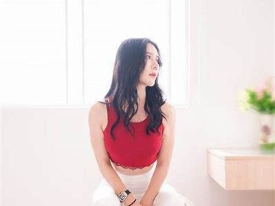 麻豆传媒欧美玲参演作品全解析，了解她的影视生涯与代表作