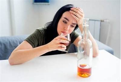 醉酒女孩情感故事：探讨青春与成长的边界