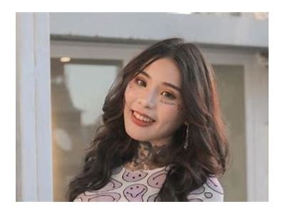 探索麻豆AV传媒美女的魅力与风采，精彩内容一网打尽